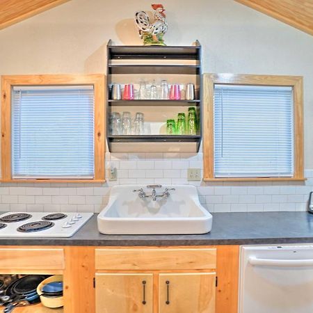 Charming Hilltop Cottage In Medicine Park! Buitenkant foto