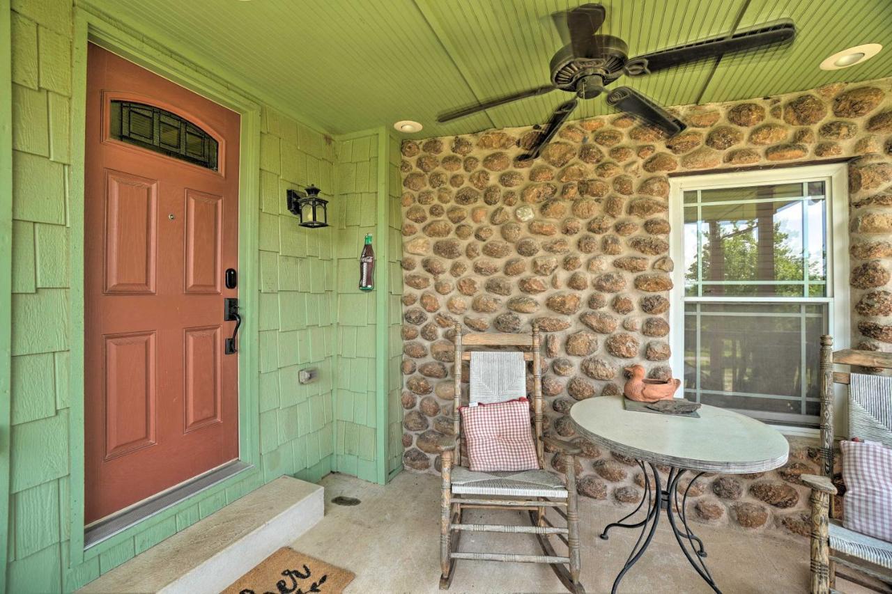 Charming Hilltop Cottage In Medicine Park! Buitenkant foto