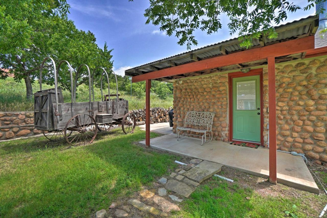 Charming Hilltop Cottage In Medicine Park! Buitenkant foto