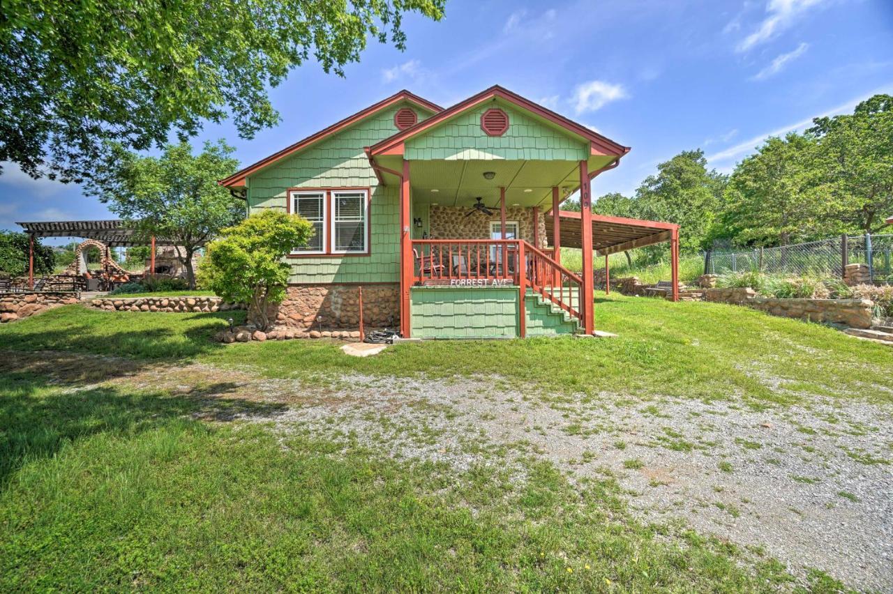 Charming Hilltop Cottage In Medicine Park! Buitenkant foto